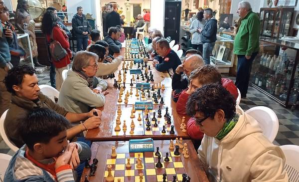 Los ganadores del torneo de ajedrez disputado en el Museo Histórico ...
