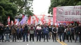 Tensión en el acto de la Izquierda por el Día del Trabajador por del protocolo antipiquetes