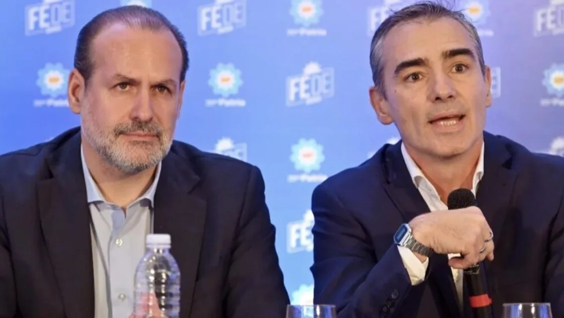 Feliú también reclamó que la planta de GNL de YPF-Petronas se radique en Bahía Feliú también reclamó que la planta de GNL de YPF-Petronas se radique en Bahía