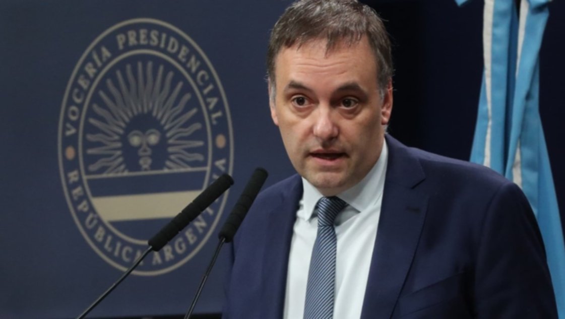 Pacto de Mayo: Adorni insistió en que no habrá postergación aunque Milei dijo lo contrario Pacto de Mayo: Adorni insistió en que no habrá postergación aunque Milei dijo lo contrario
