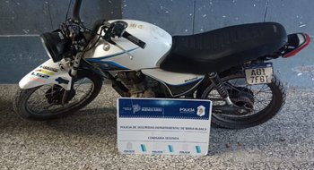 Recuperan una moto pagada con pesos y dólares falsos, y capturan una persona