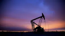 ¿Bajará aún más la nafta? El barril de petróleo vuelve a cotizar a menos de US$ 60