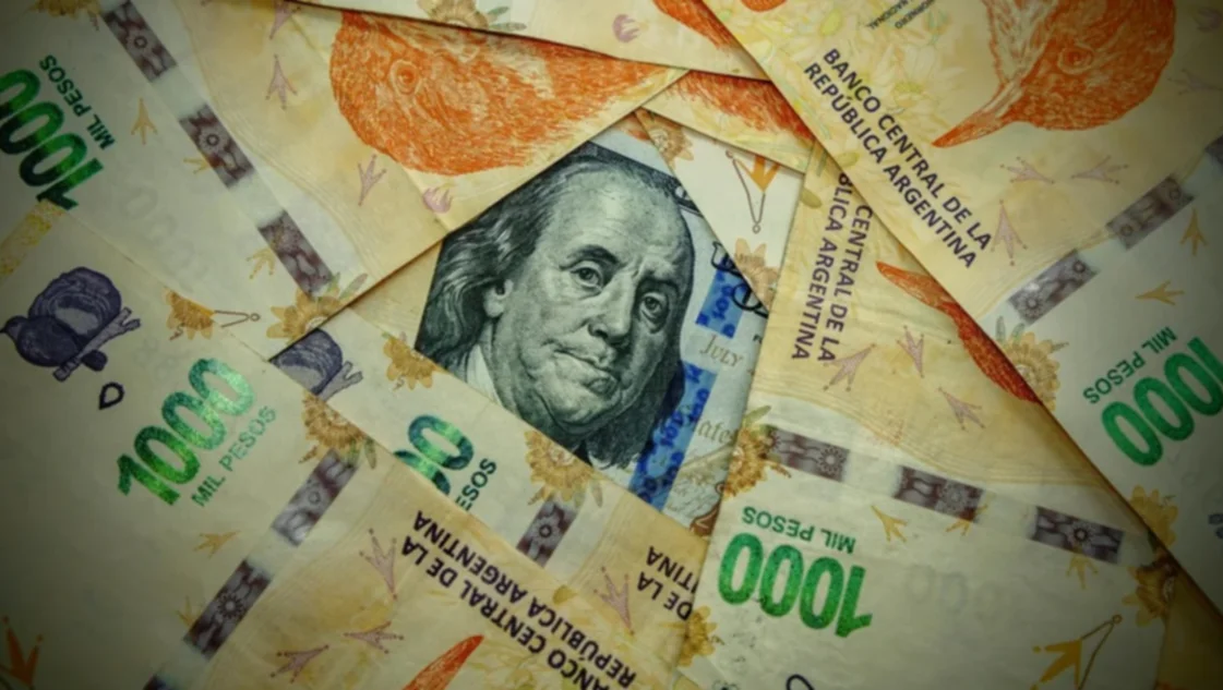 Se derrumban las cotizaciones de los dólares: ¿puede llegar a $ 1.000 como quiere Milei?