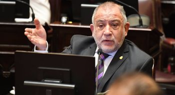 Un motochorro le robó el celular a Luis Juez mientras daba una entrevista: el desesperante audio