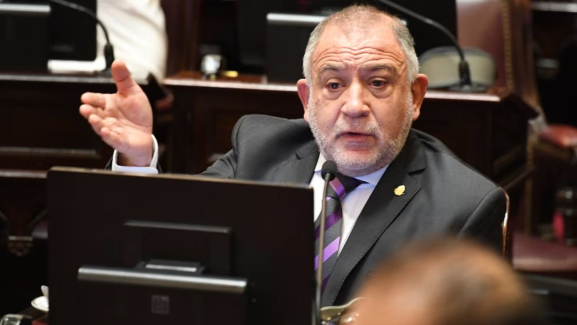 Un motochorro le robó el celular a Luis Juez mientras daba una entrevista: el desesperante audio