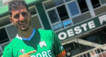 Escándalo en el fútbol argentino: echan a un jugador por una supuesta relación con la mujer del DT