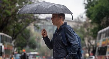 Más de 100 milímetros: el temporal causó inundaciones en el AMBA