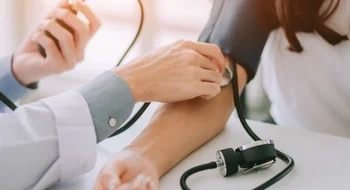 Fijan nuevos valores de presión arterial para evitar infartos y ACV