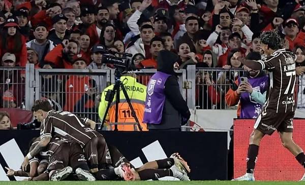 Platense dio el golpe en el Monumental y eliminó a River en la tanda de ...