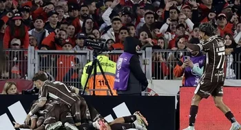  Platense dio el golpe en el Monumental y eliminó a River en la tanda de penales