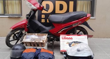 Cámaras y un celular fueron clave: aprehendieron a dos hombres por una entradera en Villa Italia