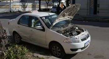 El taxista que volcó en el macrocentro bahiense dio positivo de estupefacientes