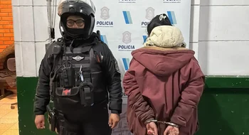 Arrestan a dos jóvenes que intentan robar una moto en el microcentro bahiense