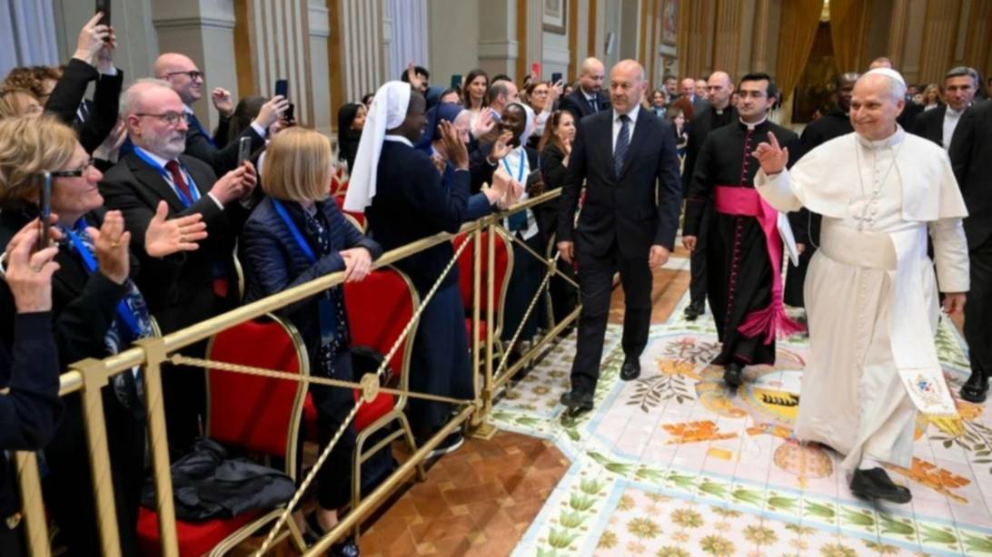 El papa León XIV exigió a los empleados de la Iglesia que dejen de ser espectadores