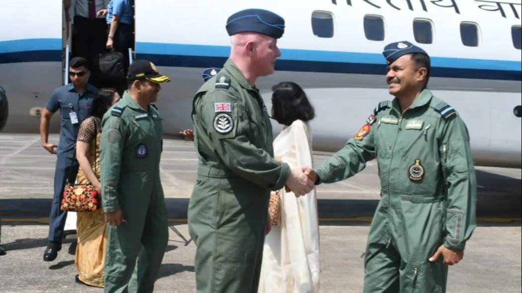 El jefe de la Fuerza Aérea británica ratificó que la defensa de Malvinas es "innegociable"