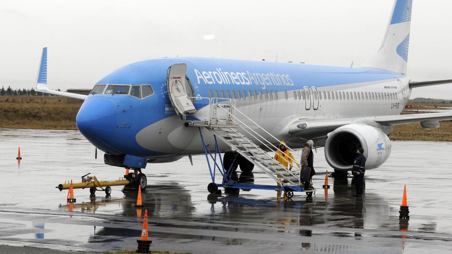 Aerolíneas Argentinas eliminó el equipaje gratis: cuánto costará viajar con carry on