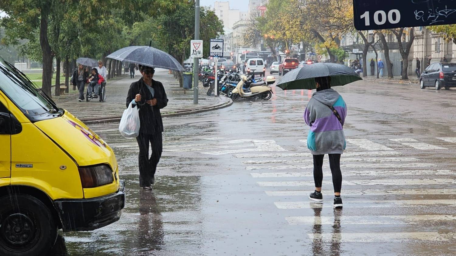 Bahía Blanca, bajo alerta naranja por tormentas previstas para esta tarde