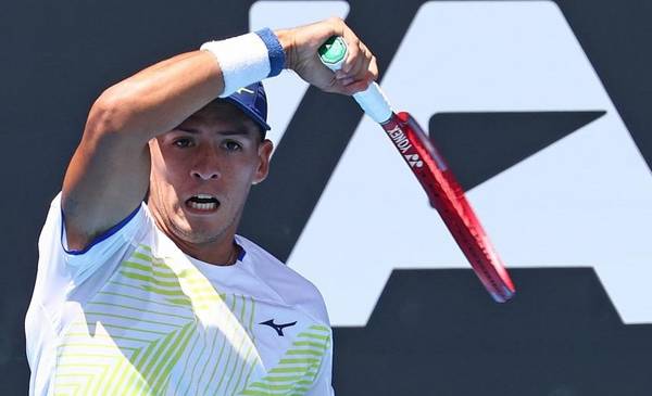 Sebastián Báez avanza en Roma; Solana Sierra también gana
