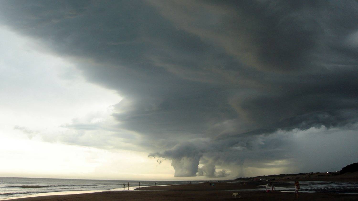 Monte Hermoso: "Se suspendieron todas las actividades y se preparan operativos de emergencia"