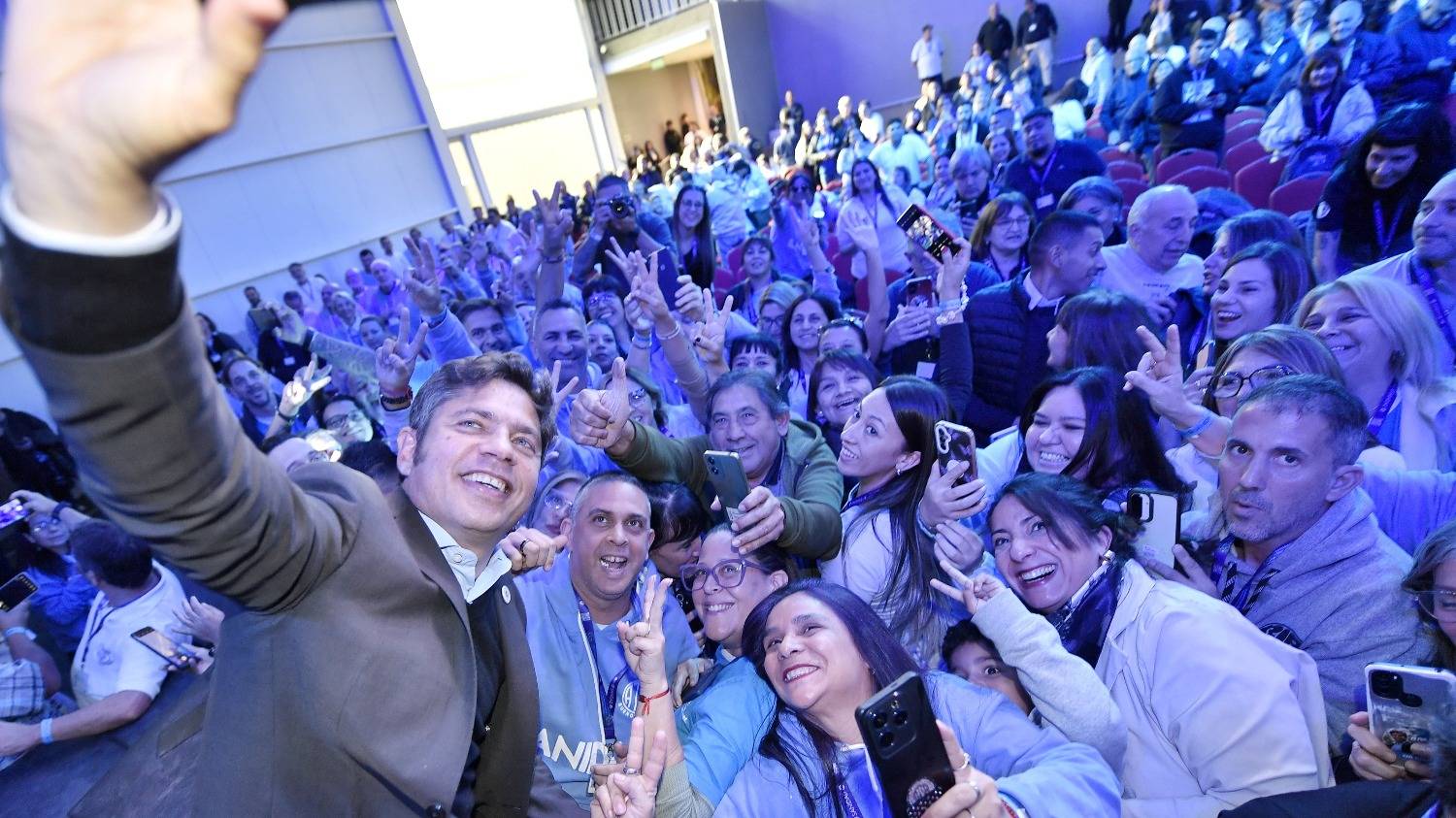 Axel Kicillof se mostró en modo campaña en Córdoba y aseguró que el modelo de Milei “fracasó”