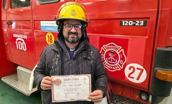 El padre Adán Caraballo fue designado capellán de Bomberos