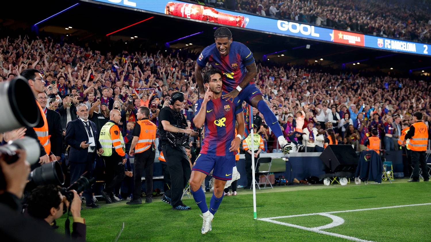Fiesta completa de Barcelona: victoria en el clásico ante Real Madrid 2 a 0 y vuelta olímpica