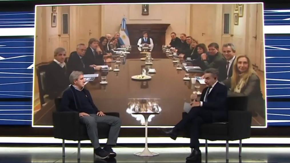 Caputo negó que el caso de Adorni afecte la economía y prometió que “desde junio vienen los mejores meses”