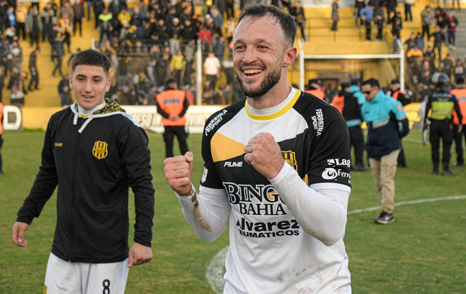 A lo Martín Palermo y como a él le gusta: Joaquín Susvielles marcó su primer gol oficial en Olimpo