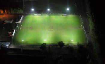 ¡Y se hizo la luz!: en Sansinena ya se dan el lujo de decir “¿Y si lo jugamos de noche?"