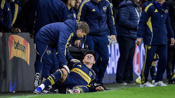 Adam Bareiro sufrió un doble desgarro y Boca lo pierde hasta después del Mundial