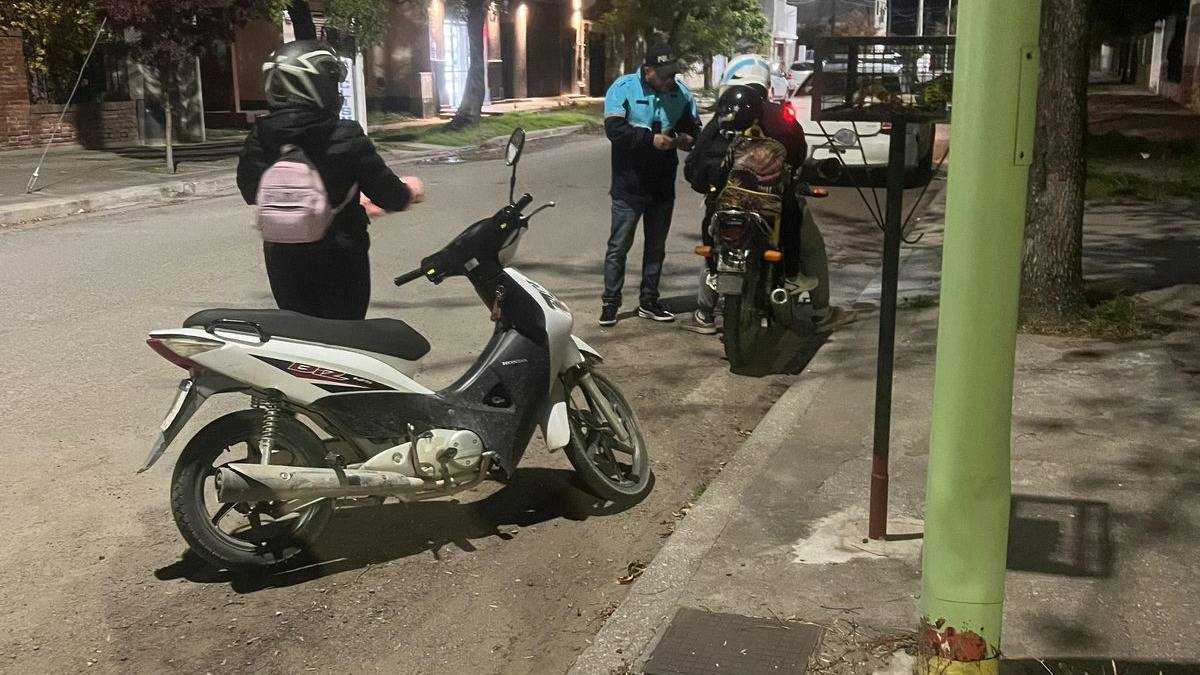 Amplio despliegue policial en los barrios Villa Ressia y San Martín terminó con dos aprehendidos