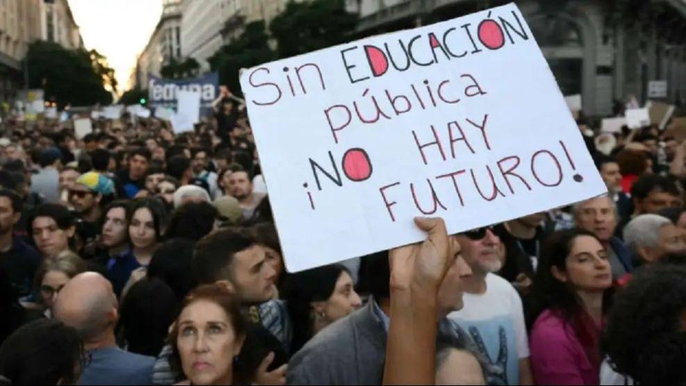 Actores y músicos difundieron videos en defensa de la universidad pública