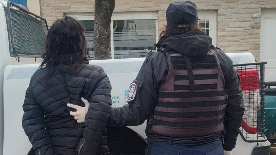 Sorprendieron a una mujer con un arma de fuego en su poder