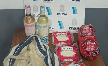 Lo atraparon con un salchichón, dos vinos y discos de empanadas robados