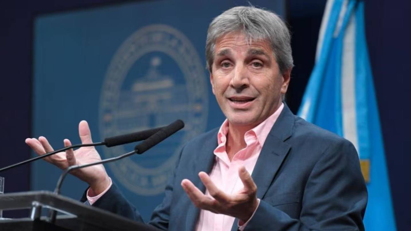 El Gobierno consiguió los millones que buscaba en el mercado local y suma dólares para pagar deuda