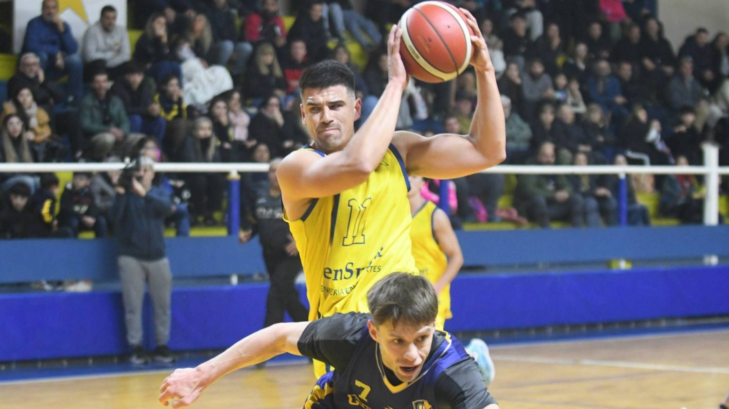 LBB Oro: en el partido adelantado, Estrella metió sexta ante Pueyrredón y trepó a la cima de la tabla