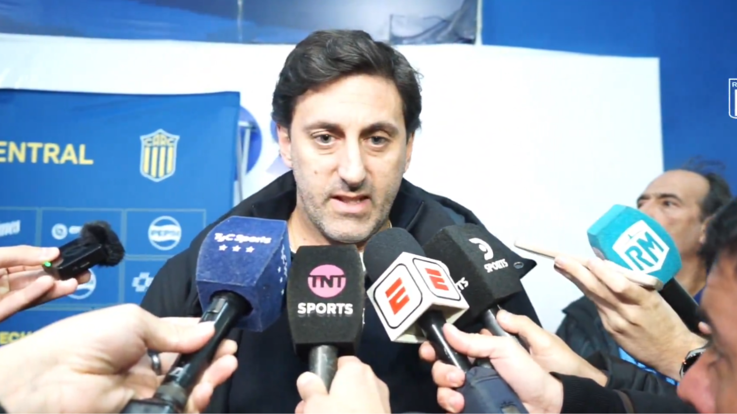 Milito estalló contra la AFA y se postuló para "reconstruir" el fútbol argentino: "Nos sentimos robados"
