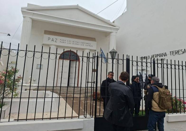 Una disputa familiar por herencia deja a más de 1.000 fieles sin sus templos
