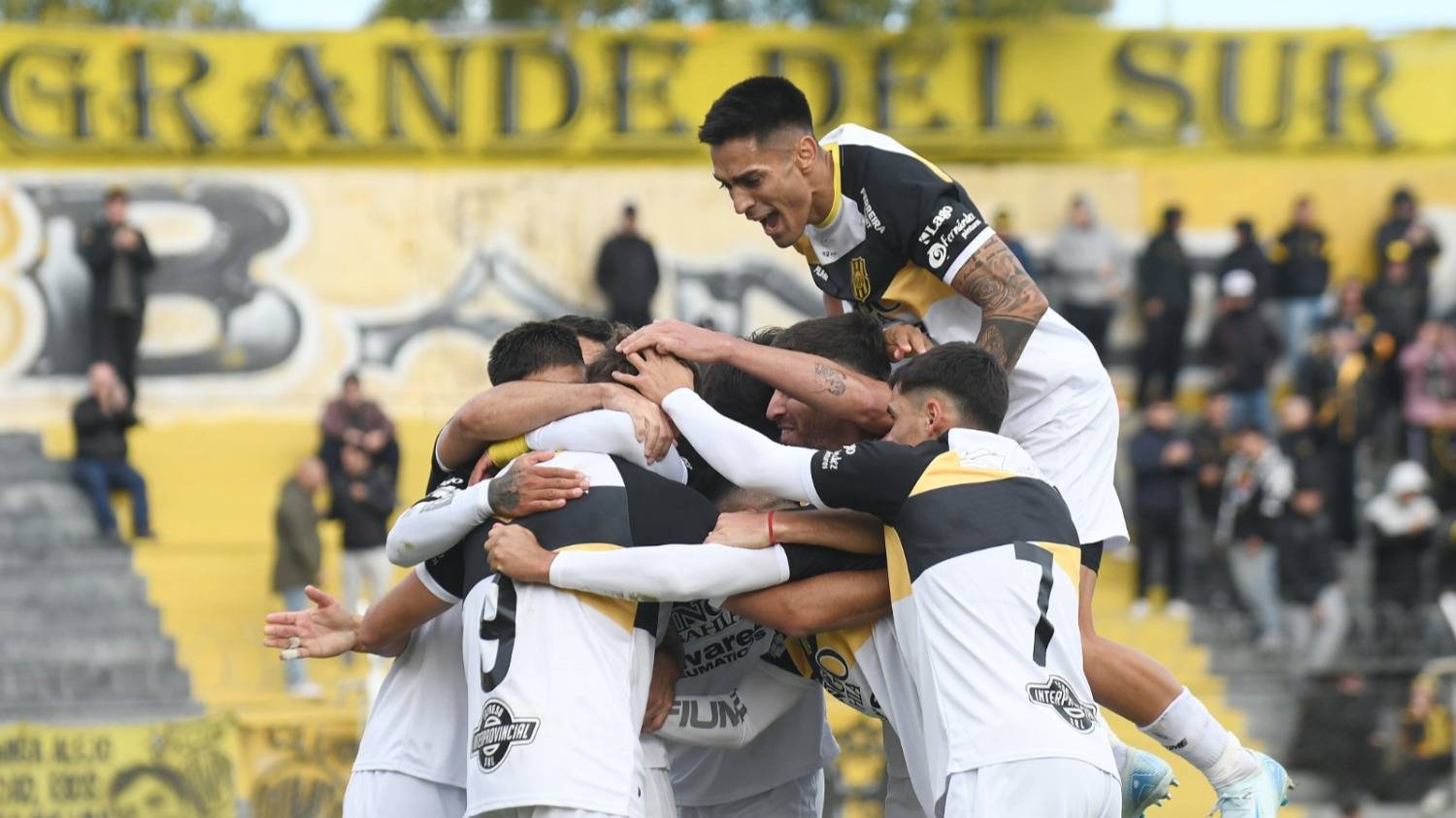 “Es un orgullo vestir la camiseta de Olimpo, estar en un club con mentalidad de Primera división”