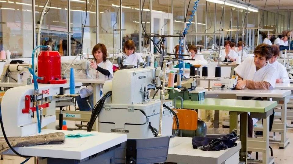 Alertan que la industria pierde nueve empleos por hora y agrava la informalidad