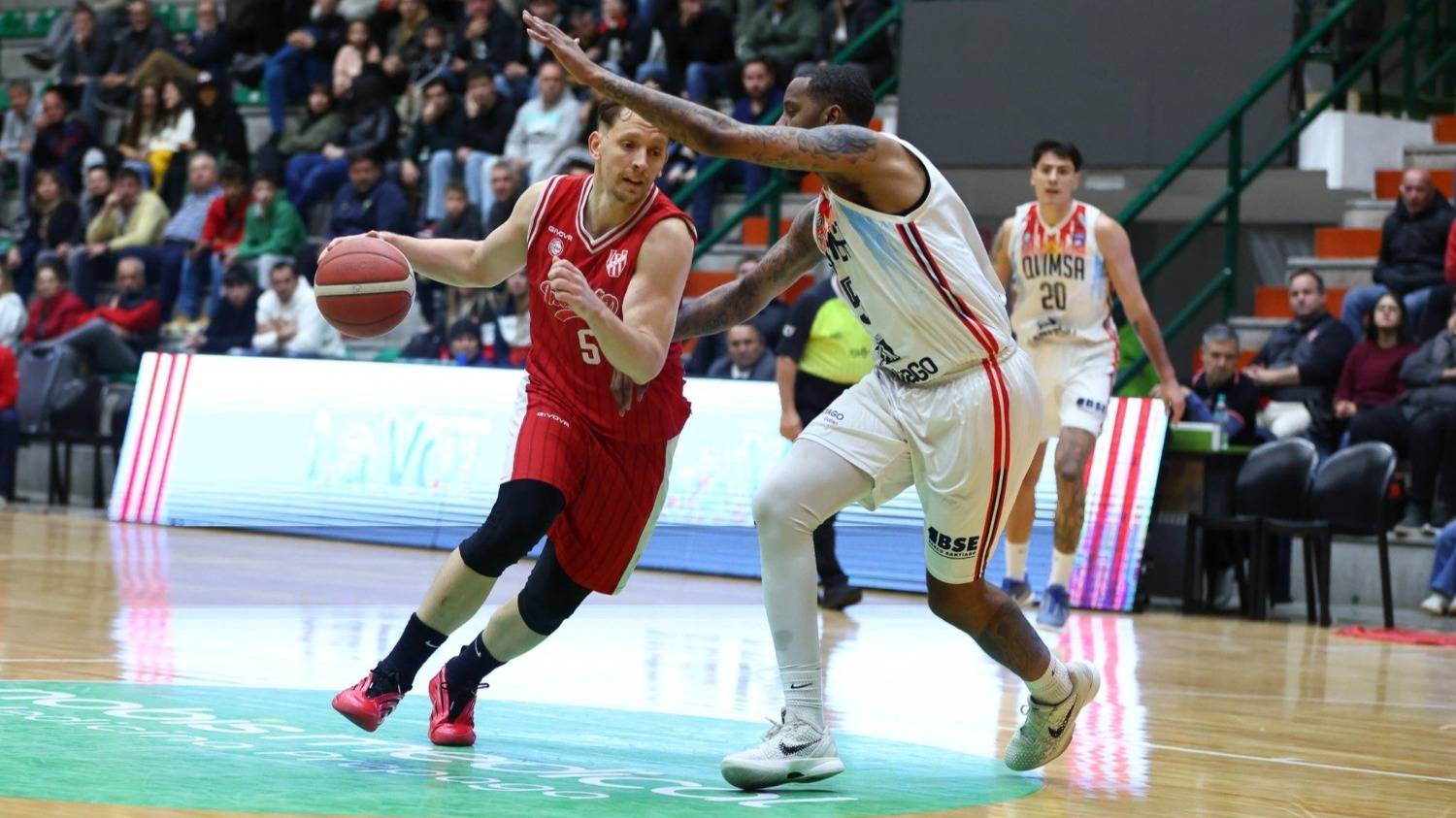 Con un exBahía Basket como goleador, Instituto le ganó al Quimsa de Ruesga y forzó el quinto juego