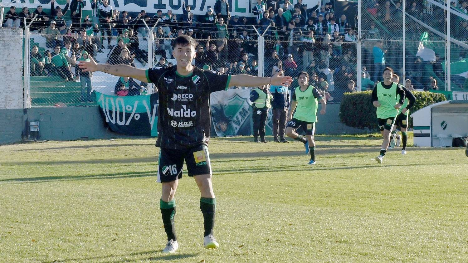 Una tarde de "Mayo", volvió a salir el "Sol" para Villa Mitre: ganó después de 49 días