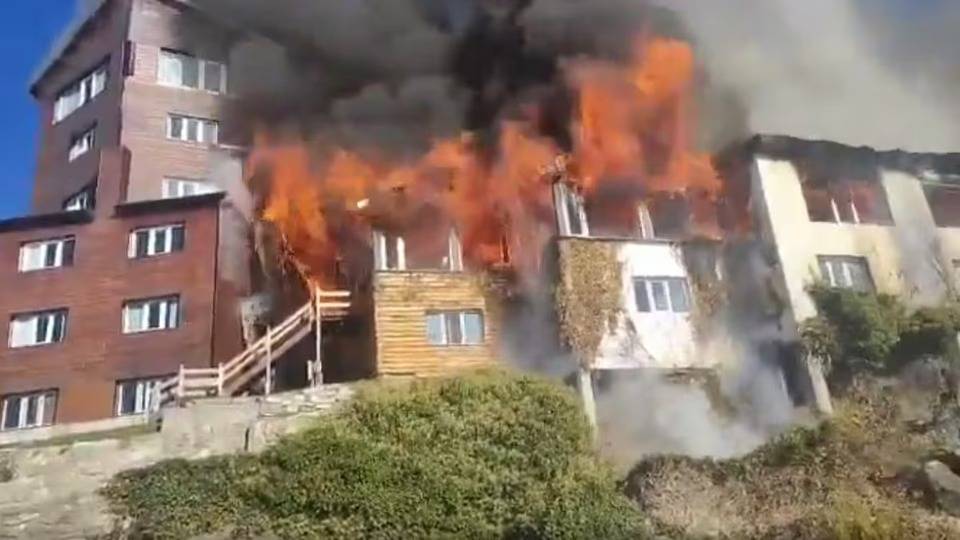 La Asociación Hotelera de Bariloche sacó un comunicado tras el feroz incendio en el Hotel Huemul