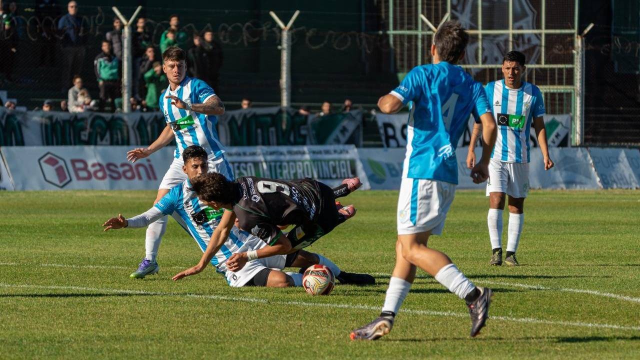 “Estoy amargado, pero esta lesión no me va a sacar el sueño de ser el 9 de Villa Mitre en el Federal A”