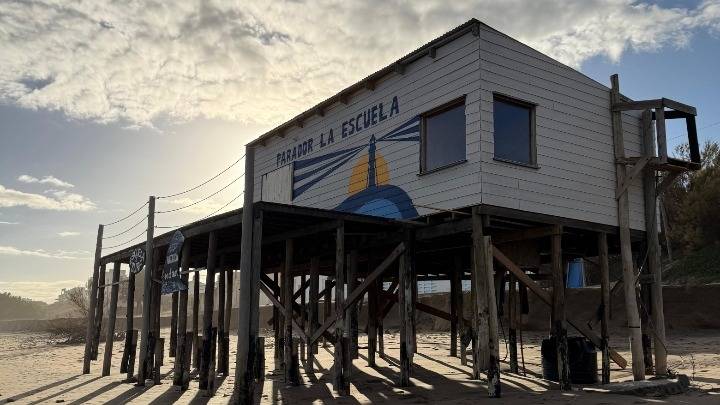 “Gracias a Dios esta vez nos fue bien": el parador "La Escuela" de Monte Hermoso resistió la tormenta