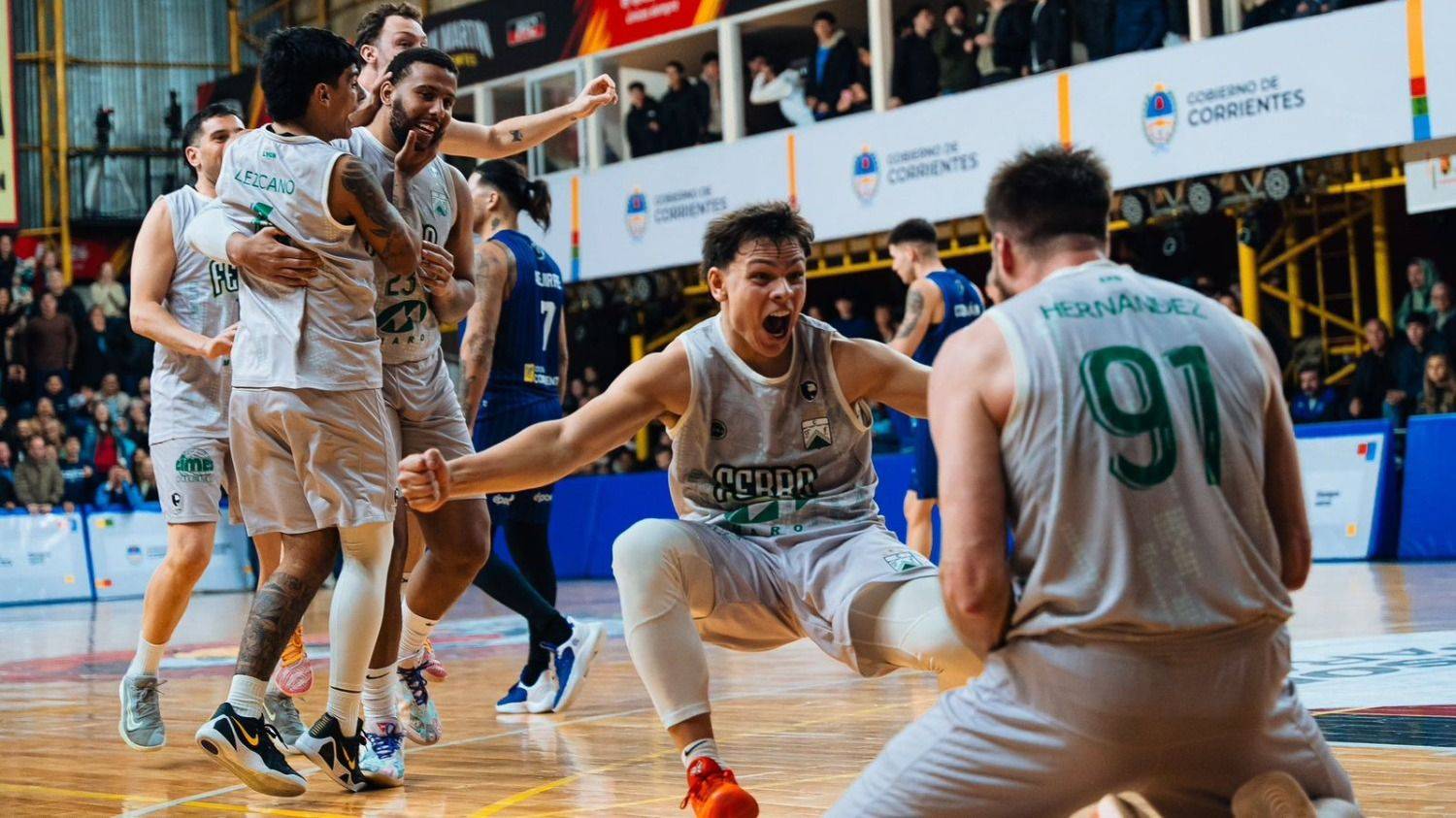 Mirá el tiro del final de Ferro: otro bahiense en semifinales de la Liga Nacional