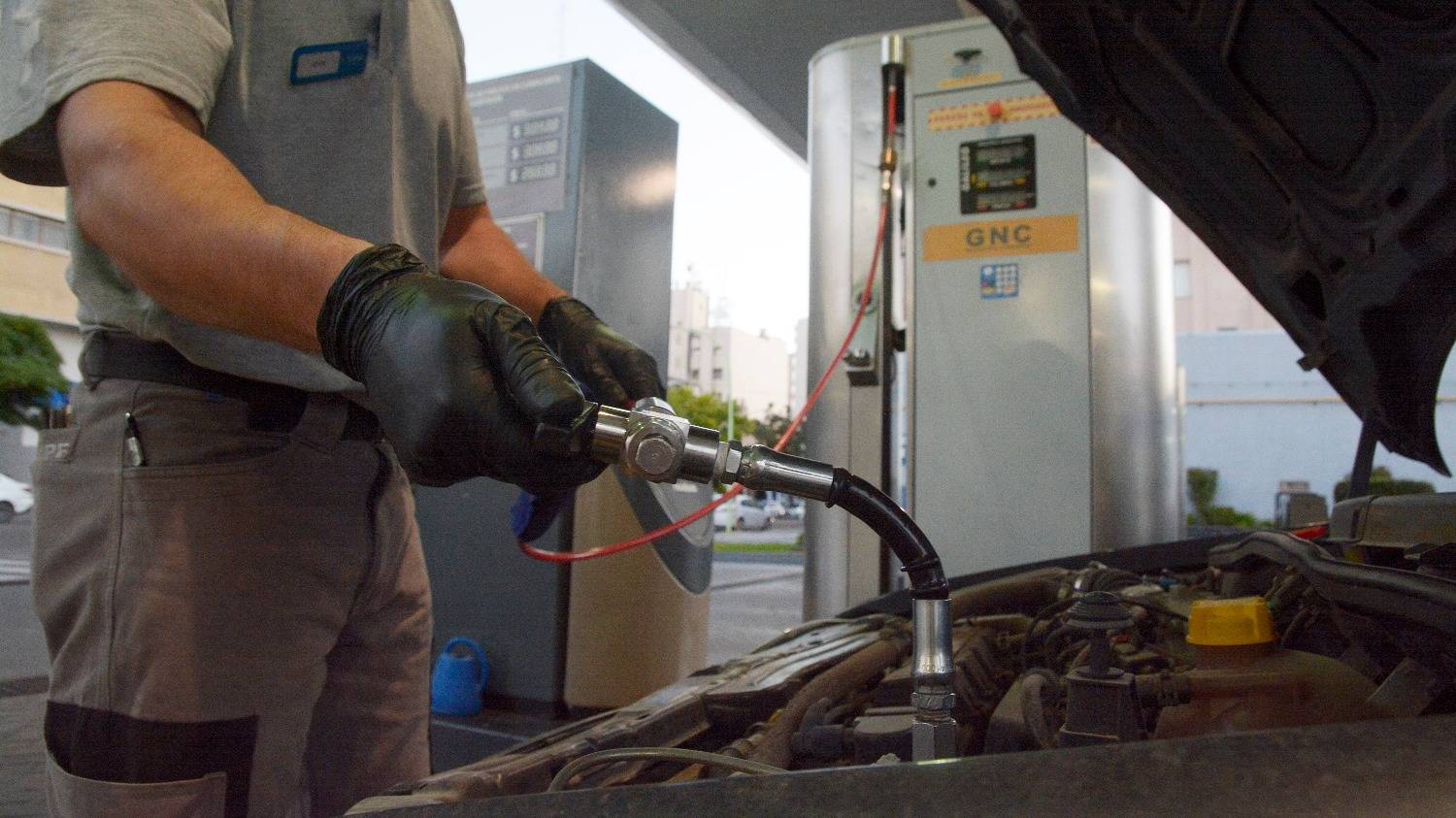 Por el frío, subió la demanda de gas y hay restricciones a estaciones de GNC e industrias