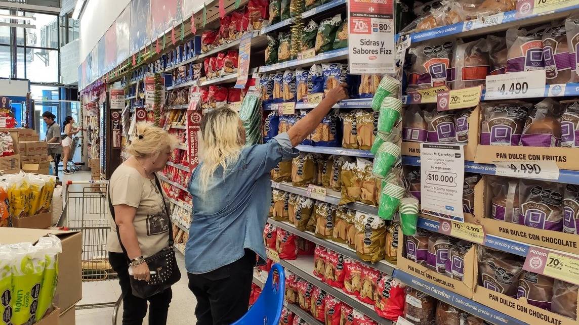 La confianza del consumidor cortó la racha negativa y subió en mayo