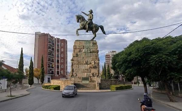El traslado del monumento a San Martín - La Nueva