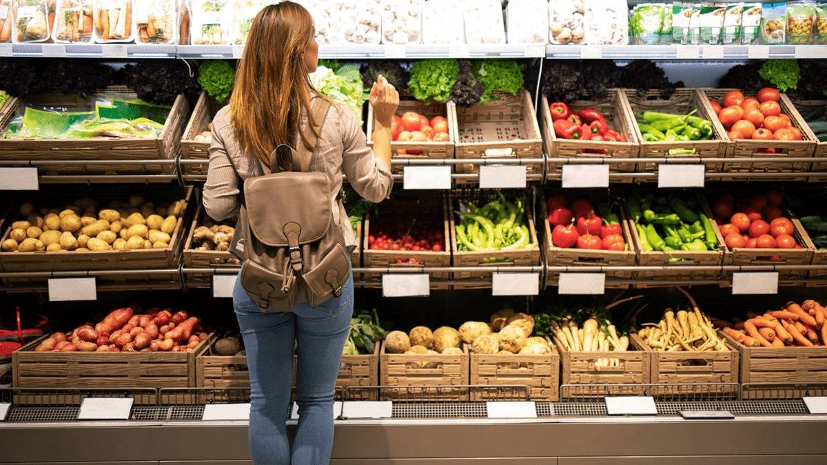 El consumo masivo sigue en retroceso en el mes de abril